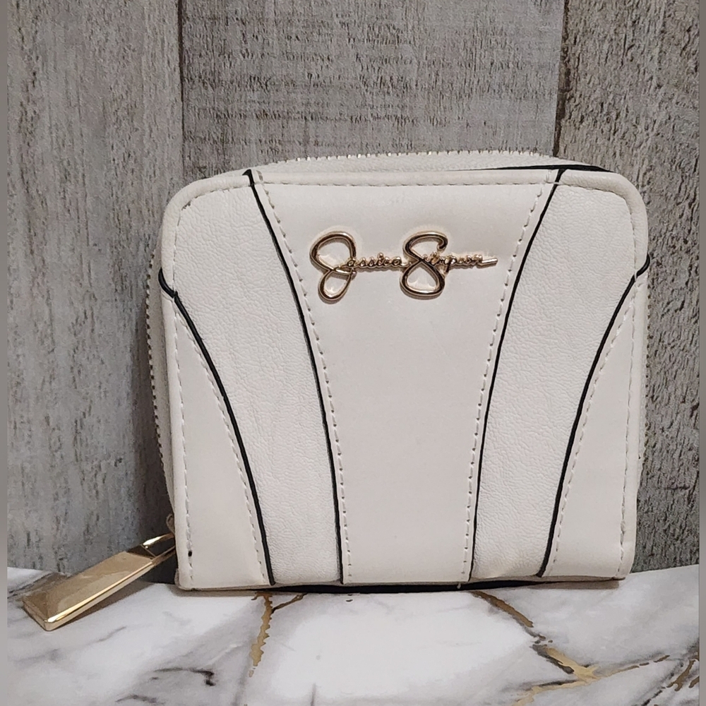 🌷NWOT Jessica Simpson Adalee Small Zip Around White Wallet🌷